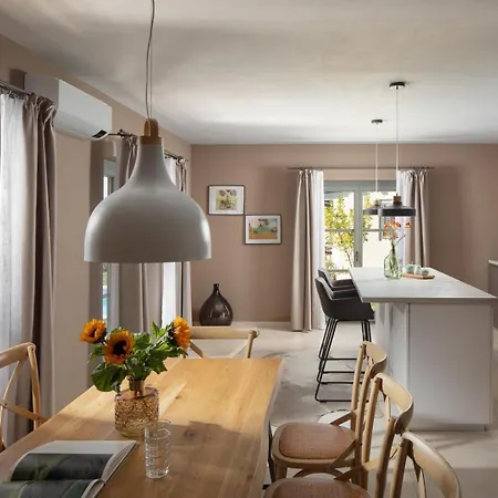 New! Corinne With 42 M2 Pool, Sauna * Stuti