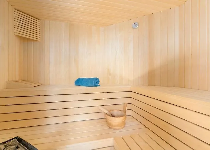 New! Corinne With 42 M2 Pool, Sauna וילה *