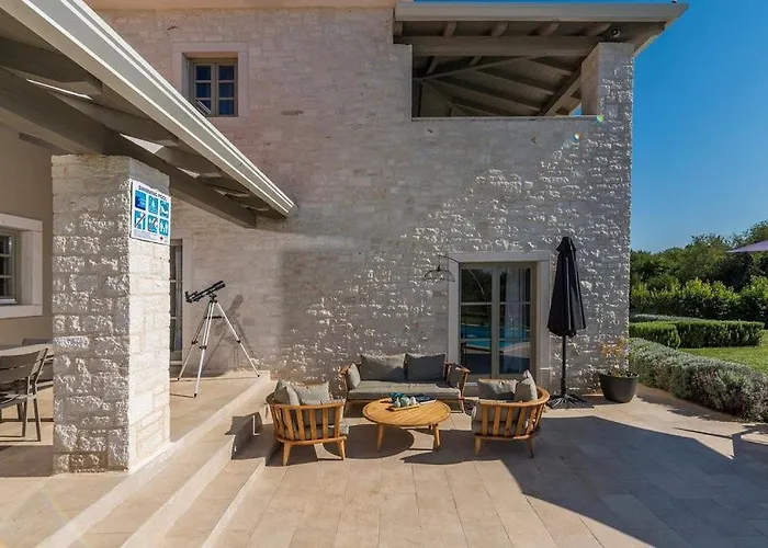וילה New! Corinne With 42 M2 Pool, Sauna
