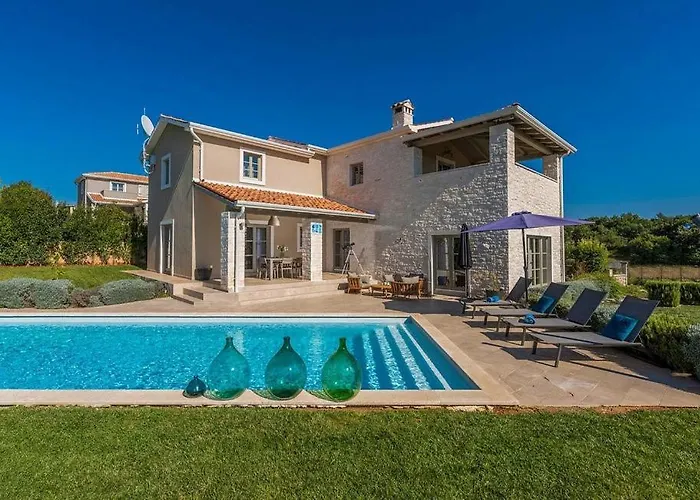 New! Corinne With 42 M2 Pool, Sauna * Stuti