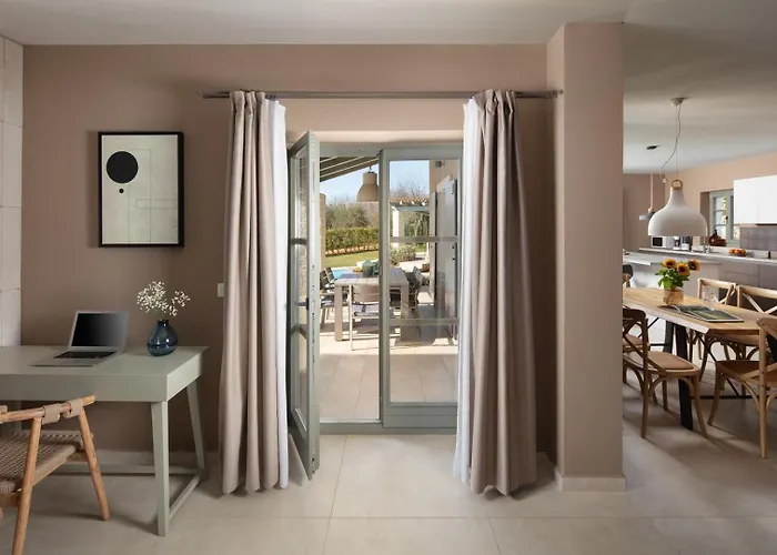 New! Corinne With 42 M2 Pool, Sauna Villa Stuti