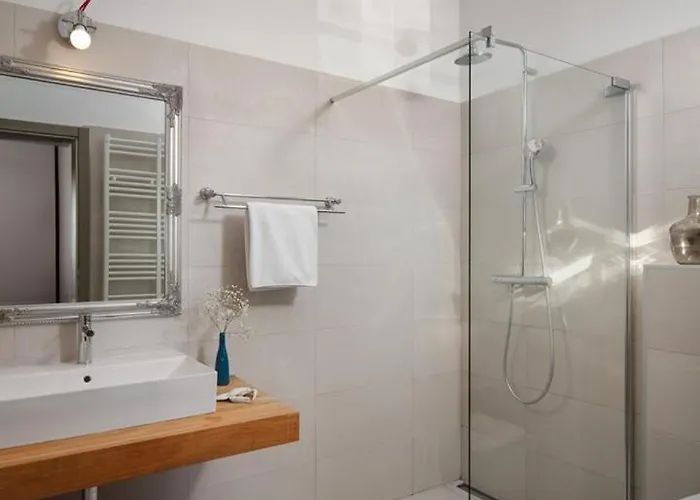 New! Corinne With 42 M2 Pool, Sauna Stuti