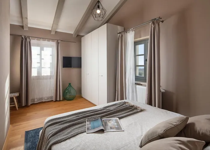 New! Corinne With 42 M2 Pool, Sauna Villa