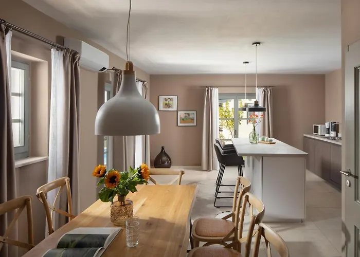 New! Corinne With 42 M2 Pool, Sauna * Stuti