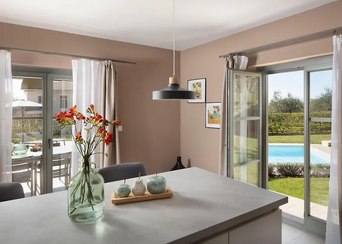 וילה New! Corinne With 42 M2 Pool, Sauna