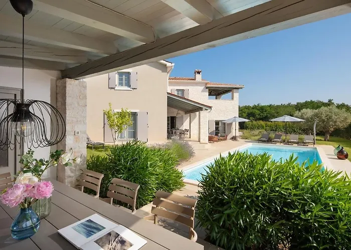 New! Corinne With 42 M2 Pool, Sauna * Stuti