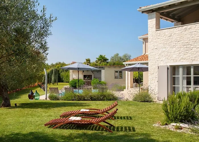 וילה New! Corinne With 42 M2 Pool, Sauna