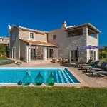 New! Corinne With 42 M2 Pool, Sauna * Stuti