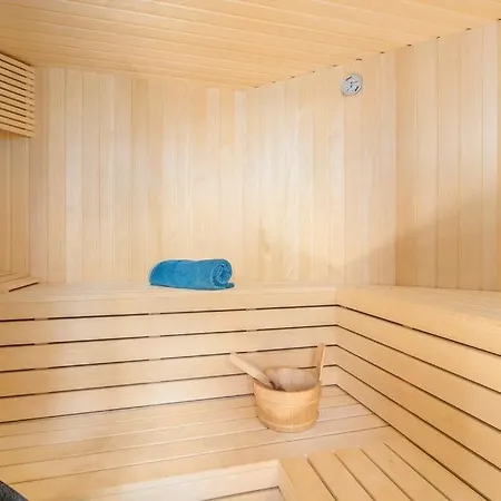 New! Corinne With 42 M2 Pool, Sauna Vila *