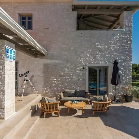 Vila New! Corinne With 42 M2 Pool, Sauna