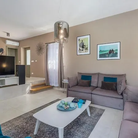 New! Corinne With 42 M2 Pool, Sauna * Stuti