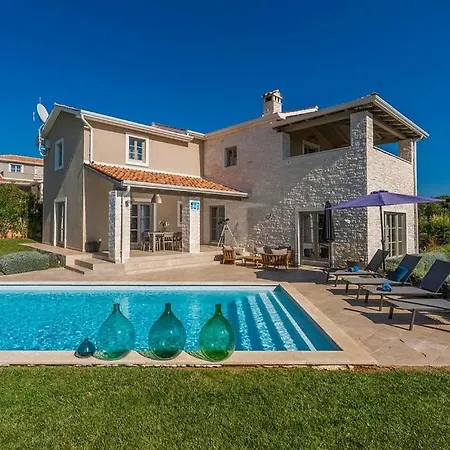 New! Corinne With 42 M2 Pool, Sauna * Stuti