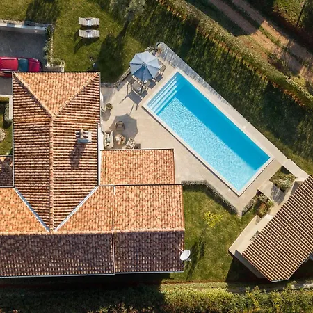New! Corinne With 42 M2 Pool, Sauna Vila *