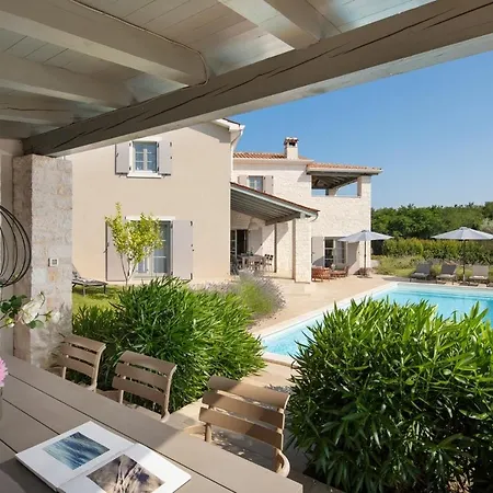 New! Corinne With 42 M2 Pool, Sauna * Stuti
