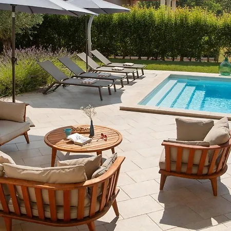 Vila New! Corinne With 42 M2 Pool, Sauna *