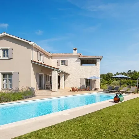 New! Corinne With 42 M2 Pool, Sauna Vila *