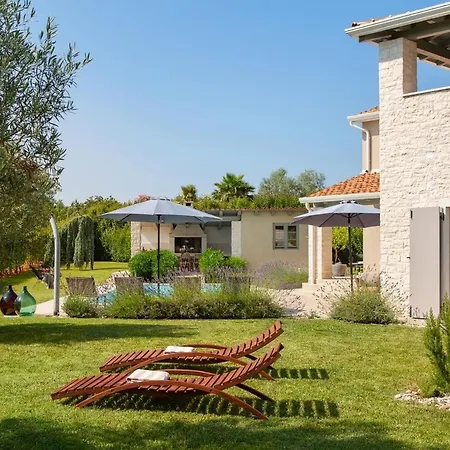 Vila New! Corinne With 42 M2 Pool, Sauna